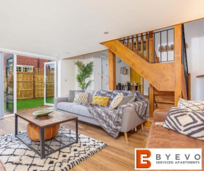 ByEvo Oswestry Barn - Quirky romantic retreat or Cosy contractor base